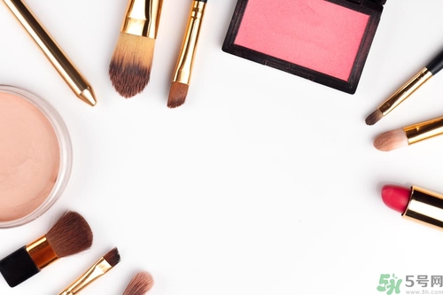 眼线笔和眼线液哪个好用?眼线笔和眼线胶笔有什么区别?